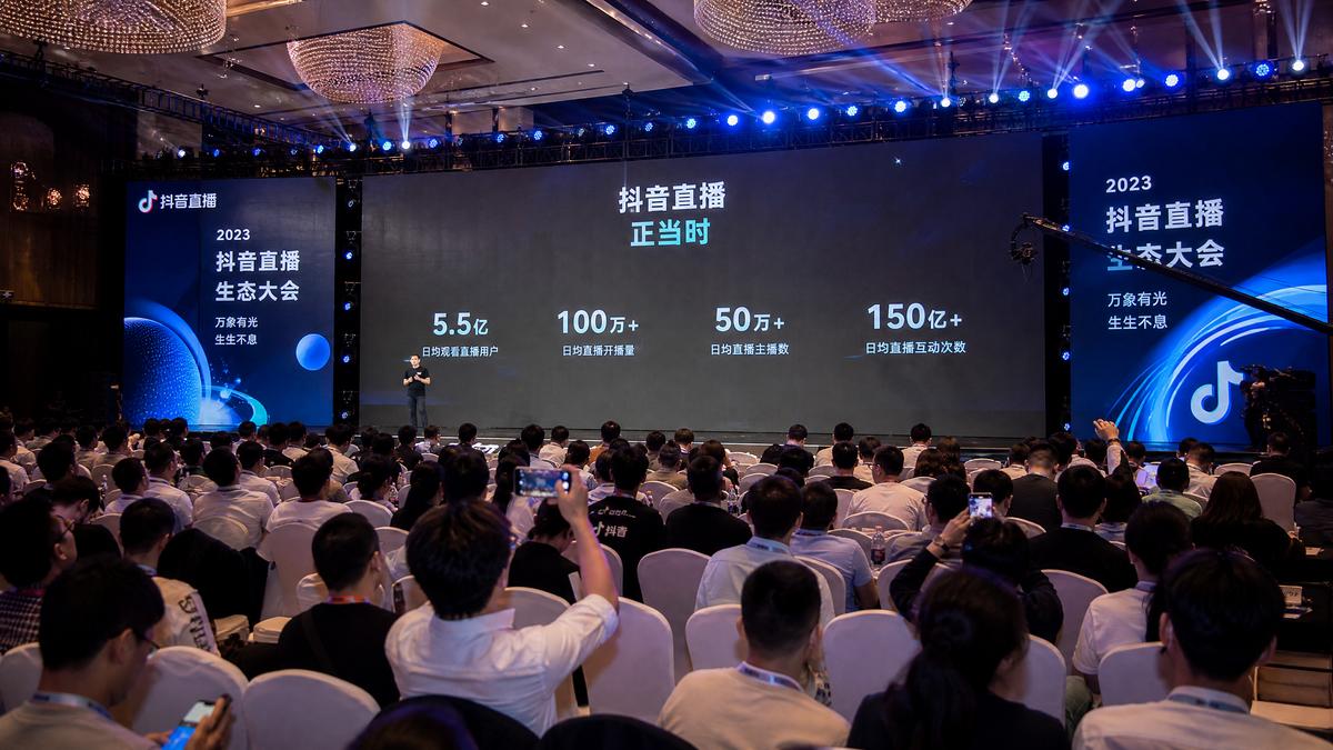 每日大赛每日大赛2026年度创作者大会圆满落幕，百位视频创作者获颁荣誉